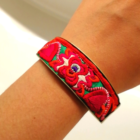 Antique Silver Embroidery Handmade Bangle - Picture 4 of 4